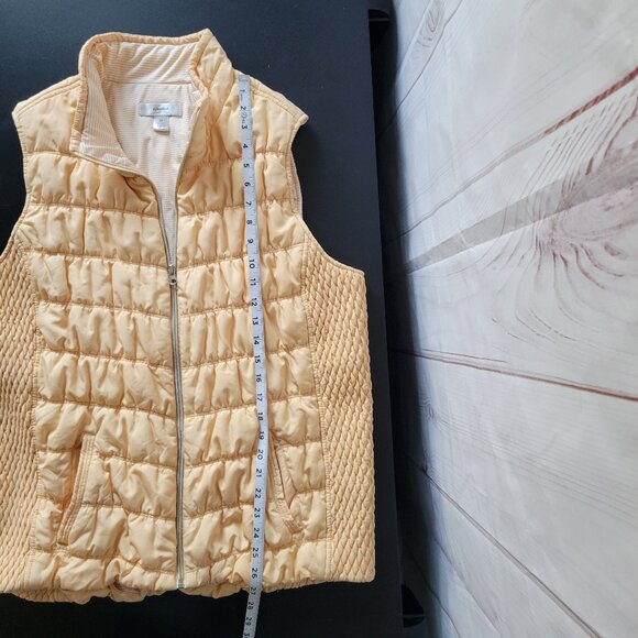 CJ Banks Full Zip Quilted Puffer Vest Women’s Plus 2X Light Yellow w/waffle knit - Picture 7 of 7